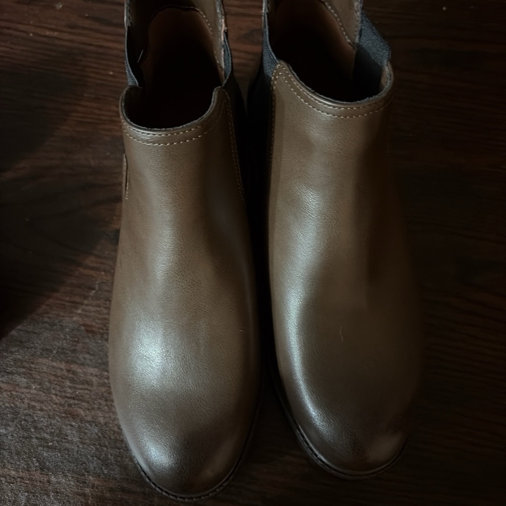 AEROSOLES Women's Brown Leather Ankle Heeled Boots